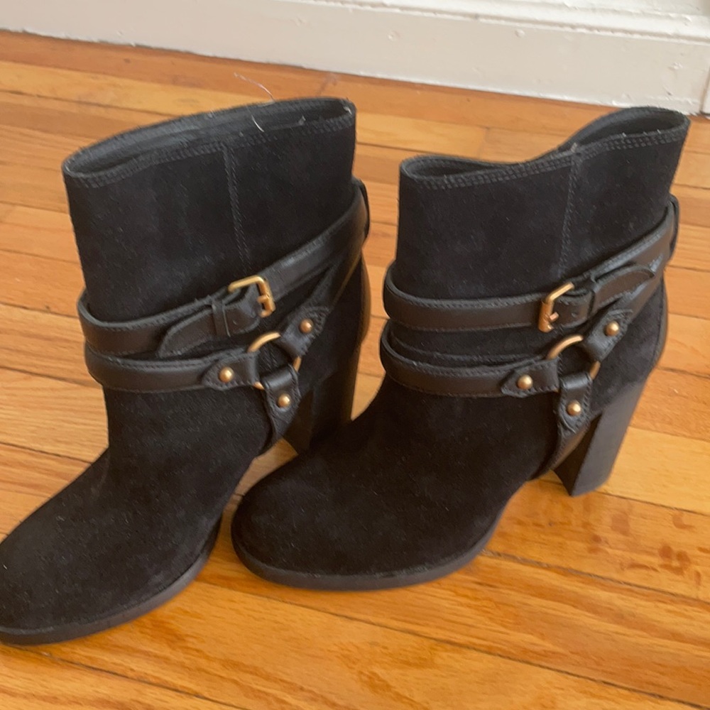 NEW - UGG black suede Dandridge boot